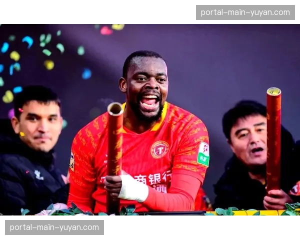 辽宁铁人热身赛意外频发：新援姆本扎5分钟伤退，烟雾攻击干扰比赛