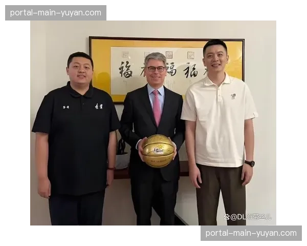 【2026年4月CBA联赛·非赛事·文化CBA“走进校园”系列活动在沈阳启动，杨鸣指导参与篮球公开课